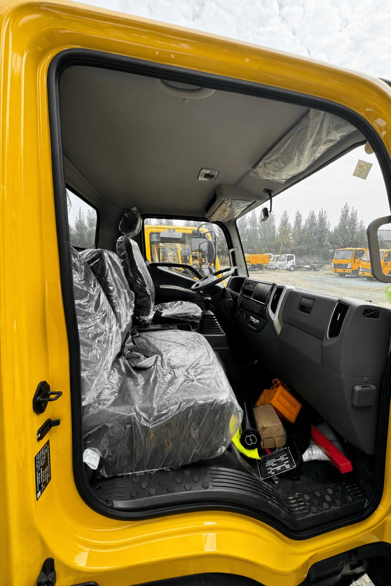 Aoling dual-fuel CNG recovery vehicle with reinforced chassis for commercial towing use
