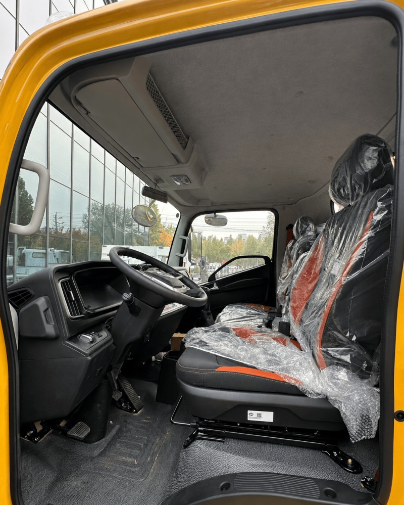FAW Jiefang J6F heavy-duty cab truck with reinforced chassis for logistics and commercial transport