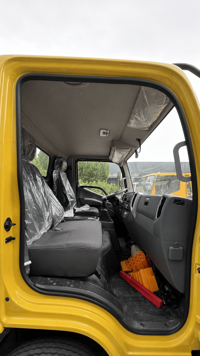 Fokang Wide Body Tow Truck with Reinforced Frame, 6T Rear Axle, and Spacious Driver Cabin