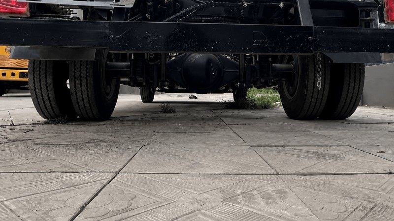 Fokang Wide Body Tow Truck with Reinforced Frame, 6T Rear Axle, and Spacious Driver Cabin
