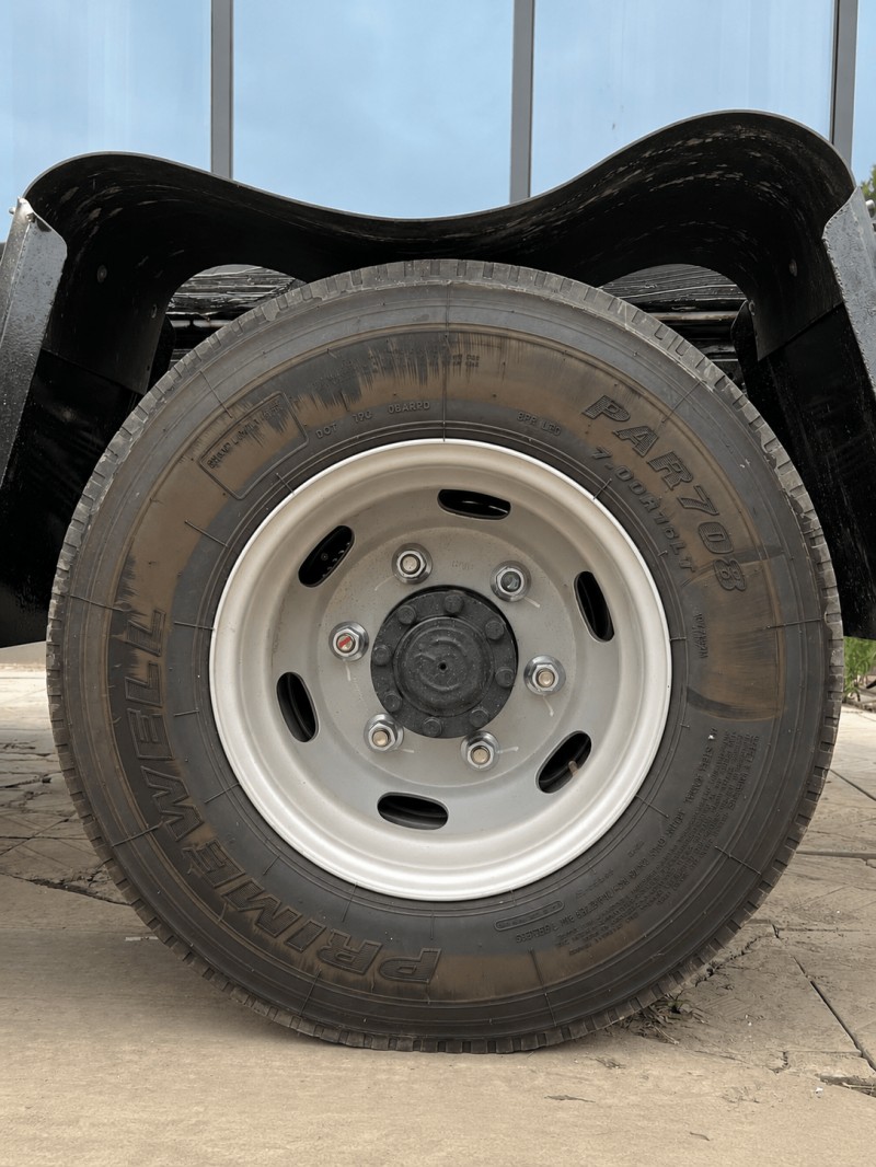 Fokang Wide Body Tow Truck with Reinforced Frame, 6T Rear Axle, and Spacious Driver Cabin